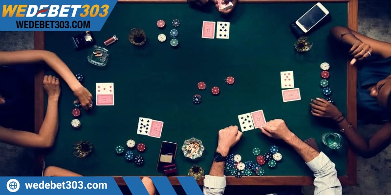 Khi số lượng người chơi giảm và blind tăng dần, bạn cần thay đổi nhịp độ